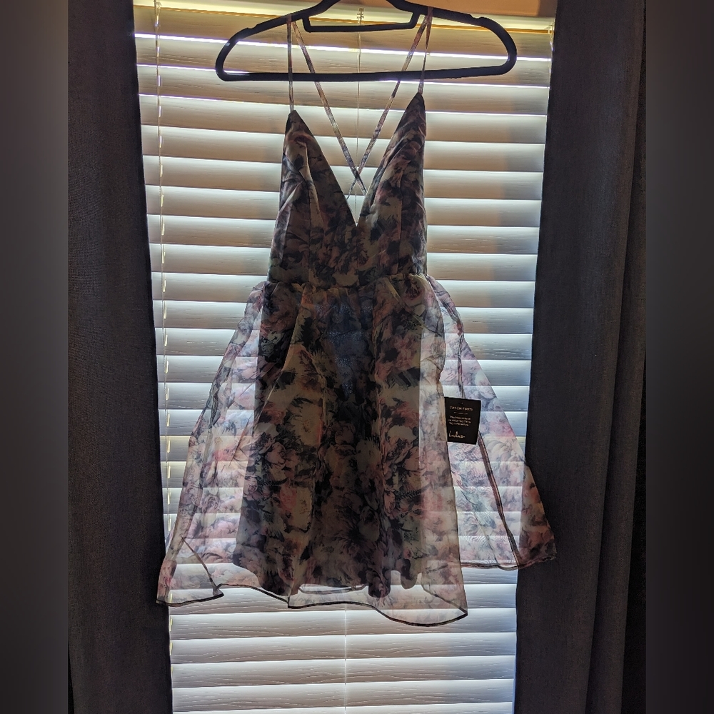 Beautiful, NWT Lulu's dress, size small.